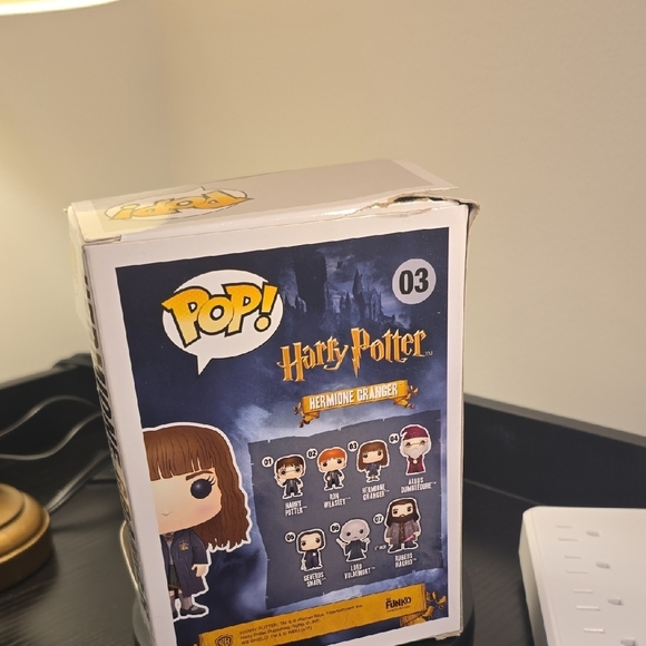 Funko Pop Hermione Granger in Hogwarts Attire - Picture 4 of 5